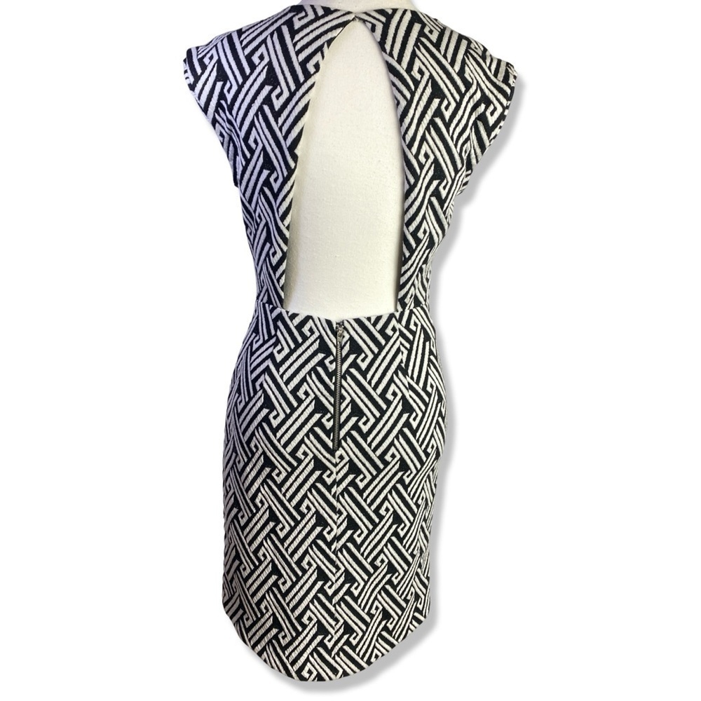 ⭐️URBAN OUTFITTERS Silence + Noise Black/ White Open Back Dress Size Small - Picture 3 of 5